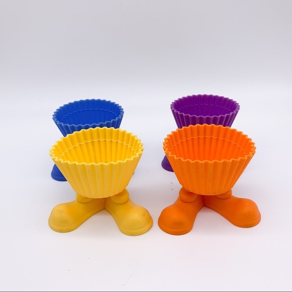Whimsical Silicone Cupcake Muffin Baking Cups. - Picture 2 of 4